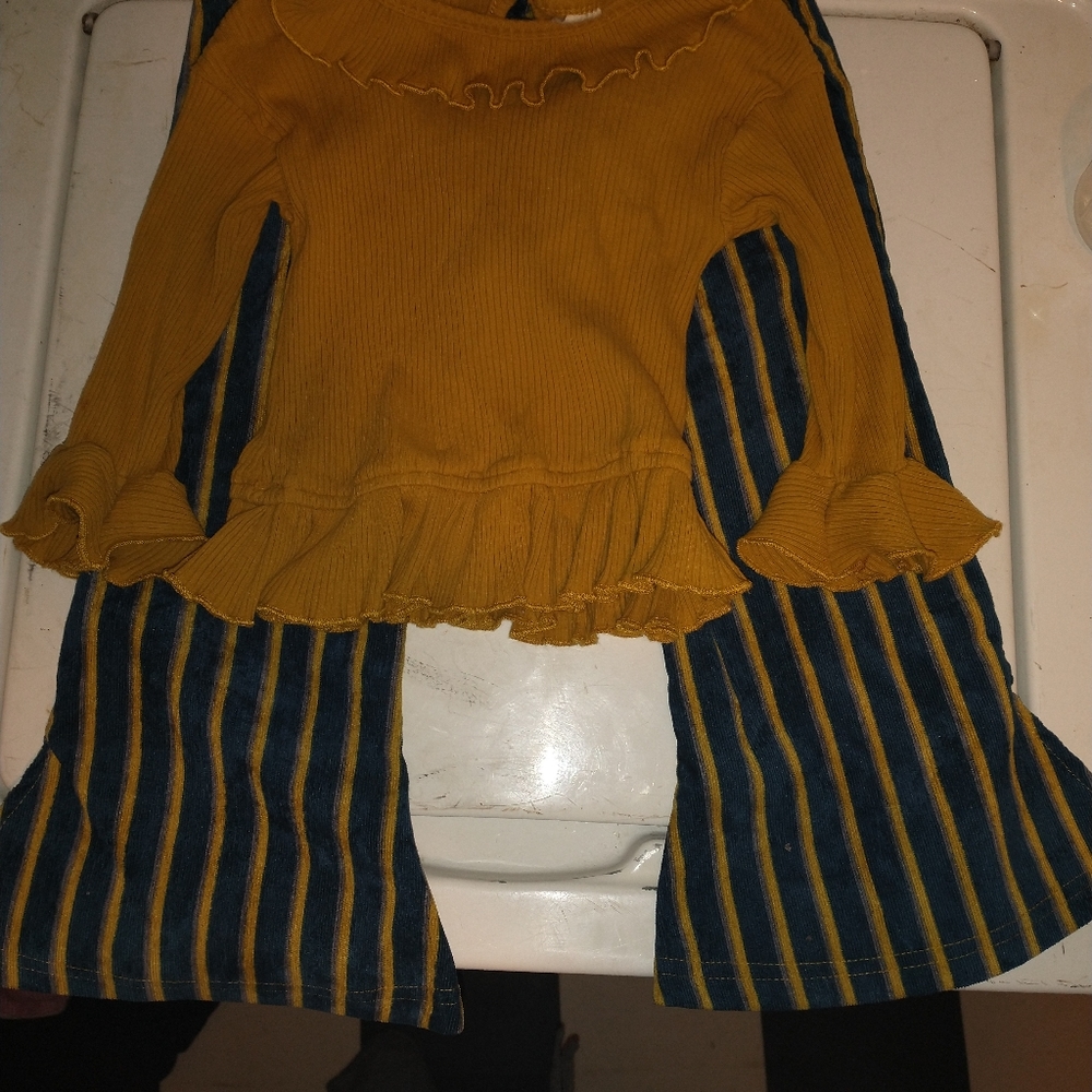 Girls clothes size 4/5t small